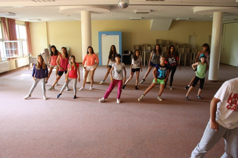 Village Camps International Summer Camp Leysin, Switzerland 2026-08-15 https://www.villagecamps.com/journals_admin/images/686-20-dance (46).jpg